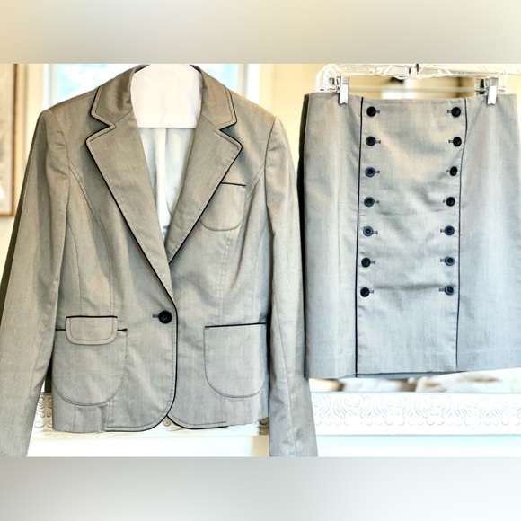 LOFT Dresses & Skirts - Ann Taylor Loft Suit Set - Blazer & Skirt - Gray w/ Black Details - Size 6